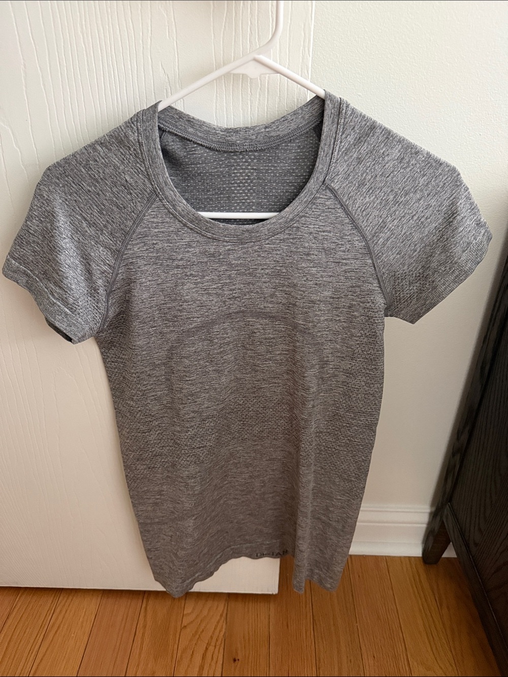 Lululemon swiftly tech short sleeve hip length grey size 6